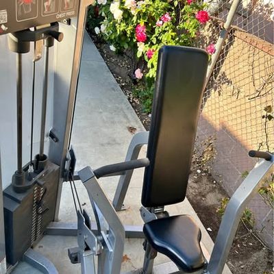Hammer Strength seated flat bench machine
