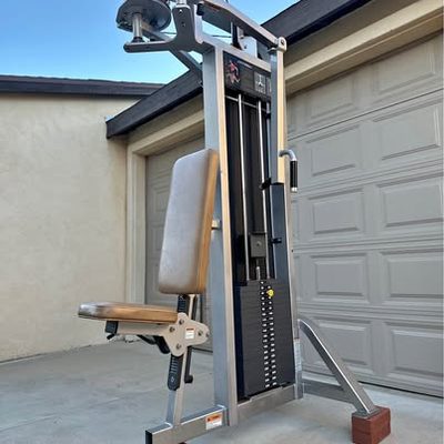 Life fitness pec deck / rear delt fly machine