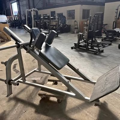 Star Trac Hack Squat